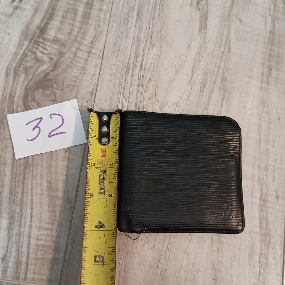 LOUIS VUITTON Marco Black Epi Leather BiFold Wallet